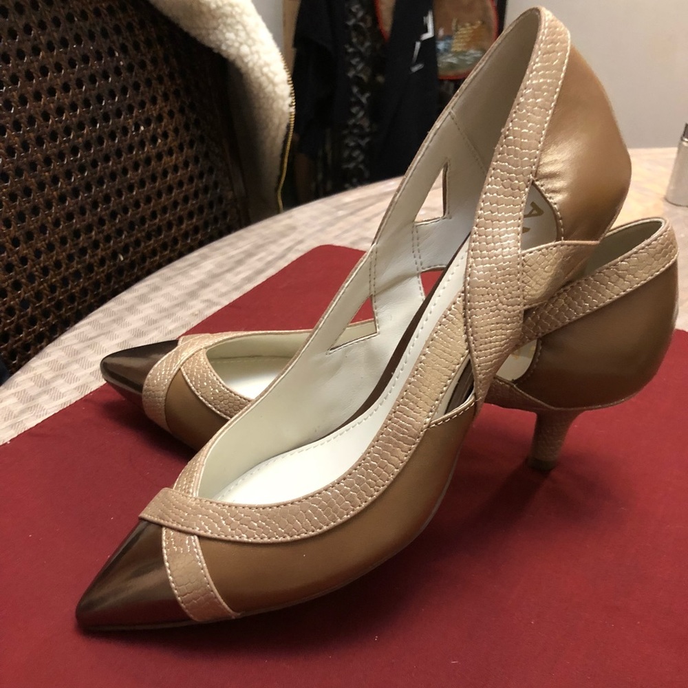 Brand new Anne Klein tan and gold low heel